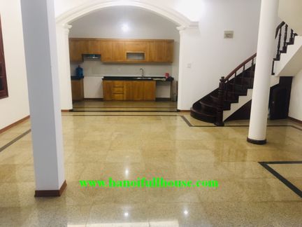 Big house with car access in Tay Ho for rent, 4 bedrooms, full of light 