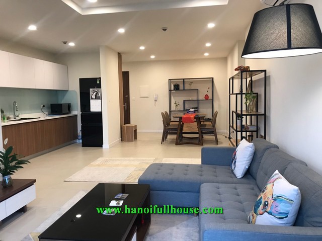 Căn hộ 3 phòng ngủ đầy đủ nội thất tại tòa chung cư Kosmo Tây Hồ cho thuê lâu dài.