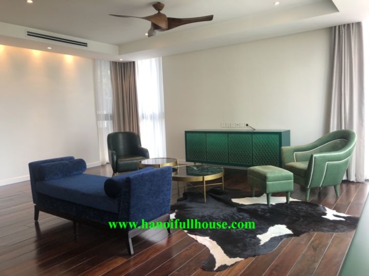 Luxurious 3 bedrooms apartment on Xuan Dieu street for rent 