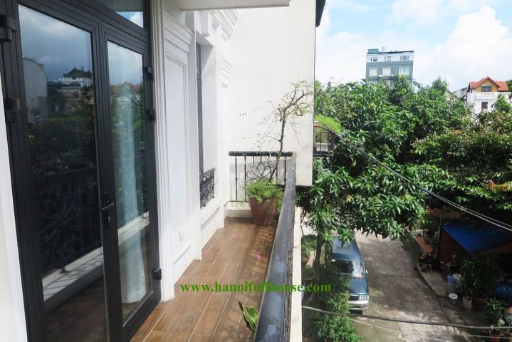 Warmy apartment on Xuan Dieu street for rent, 2 bedrooms, full of light 