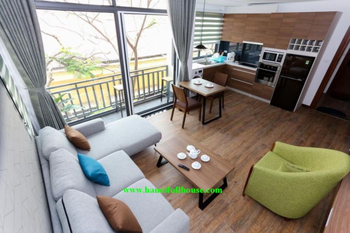 Only 450 USD for a wonderful apartment on Tay Ho, full of natural light