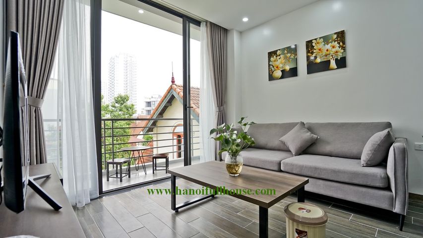 Căn hộ một ngủ với ban công rộng tuyệt đẹp ở phố Tô Ngọc Vân cho thuê