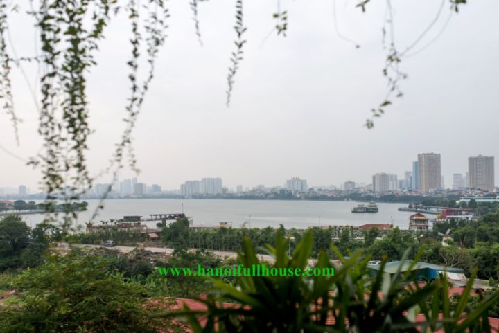 Luxury 3 bedrooms apartment with lake view in Tay Ho for rent now 