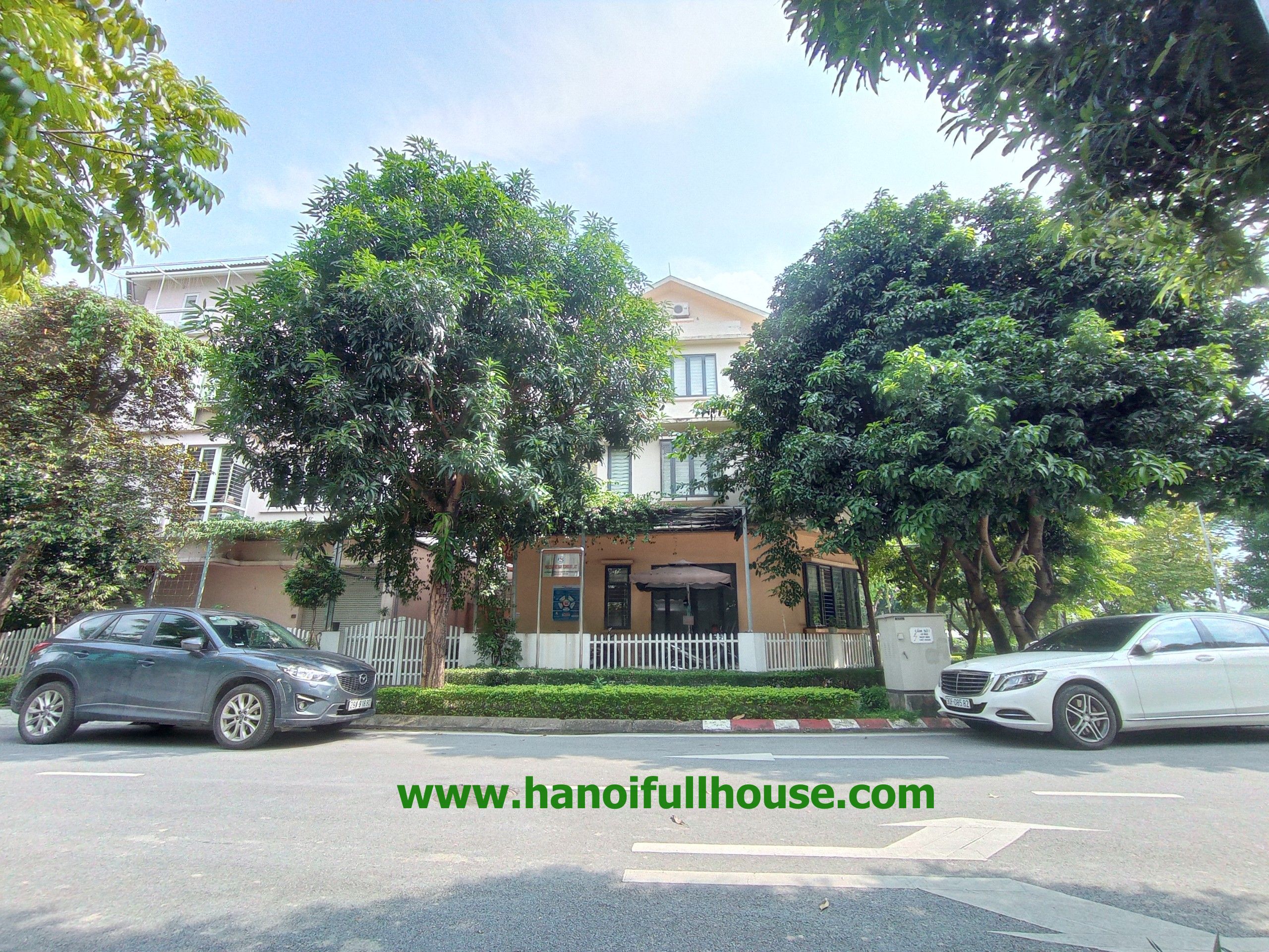 Spacious modern 4-storey villa suitable for office use in Viglacera Xuan Phuong area