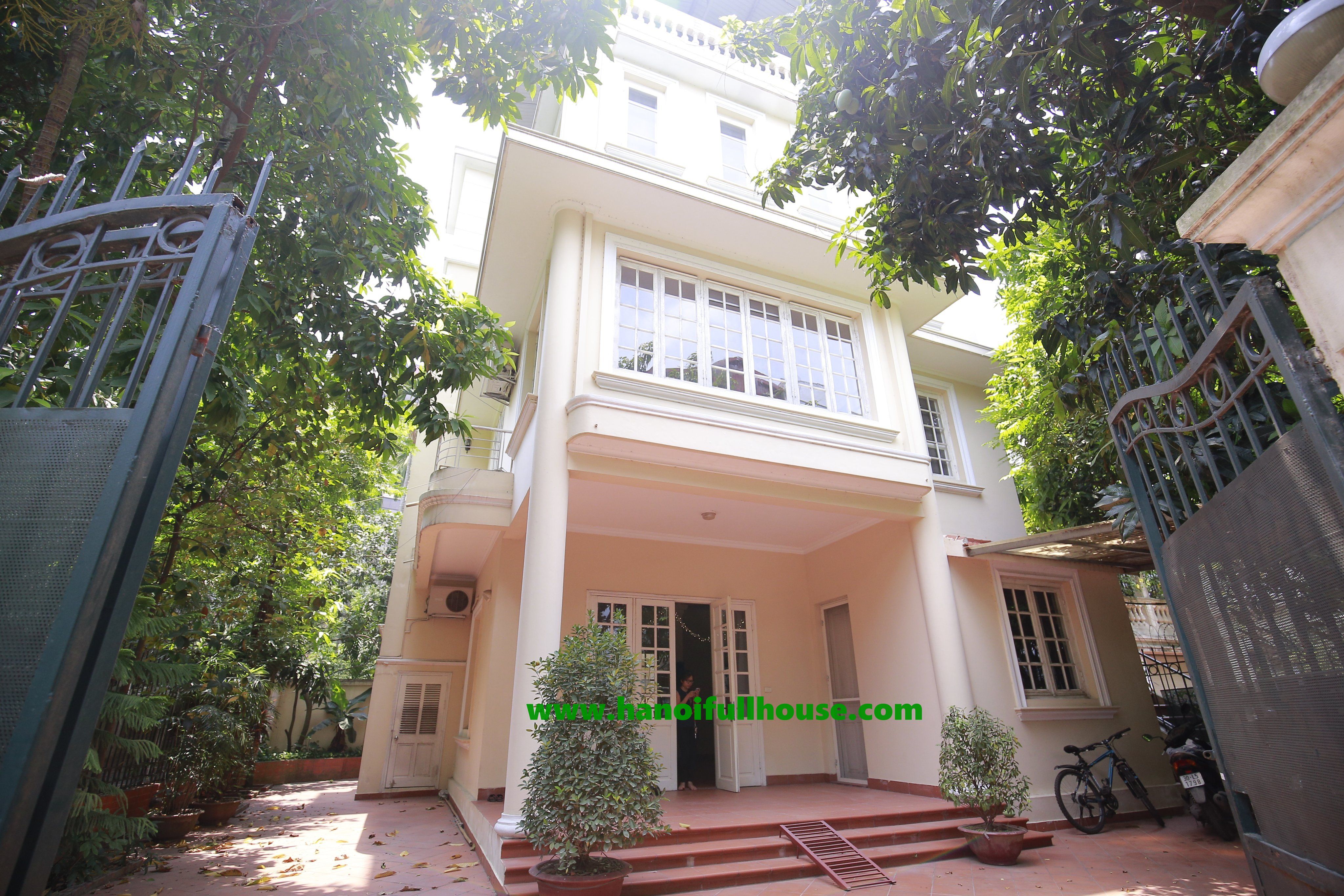 Spacious and bright 4-bedroom villa in To Ngoc Van street