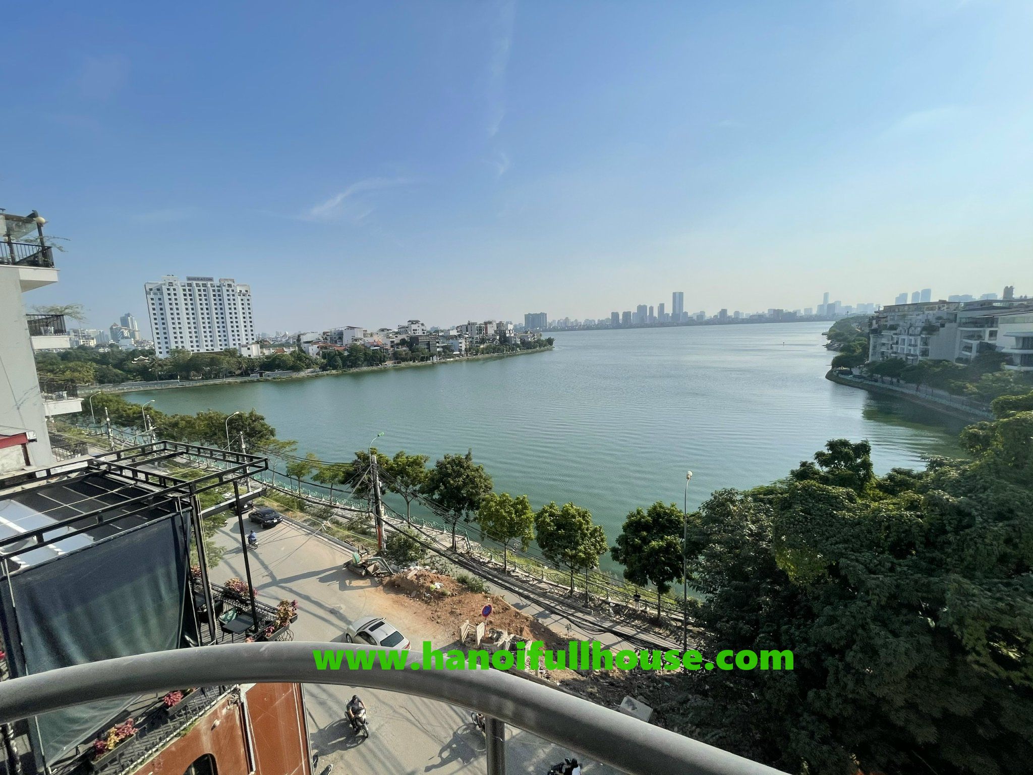 Spacious and luxurious 2-bedroom serviced apartment overlooking West Lake