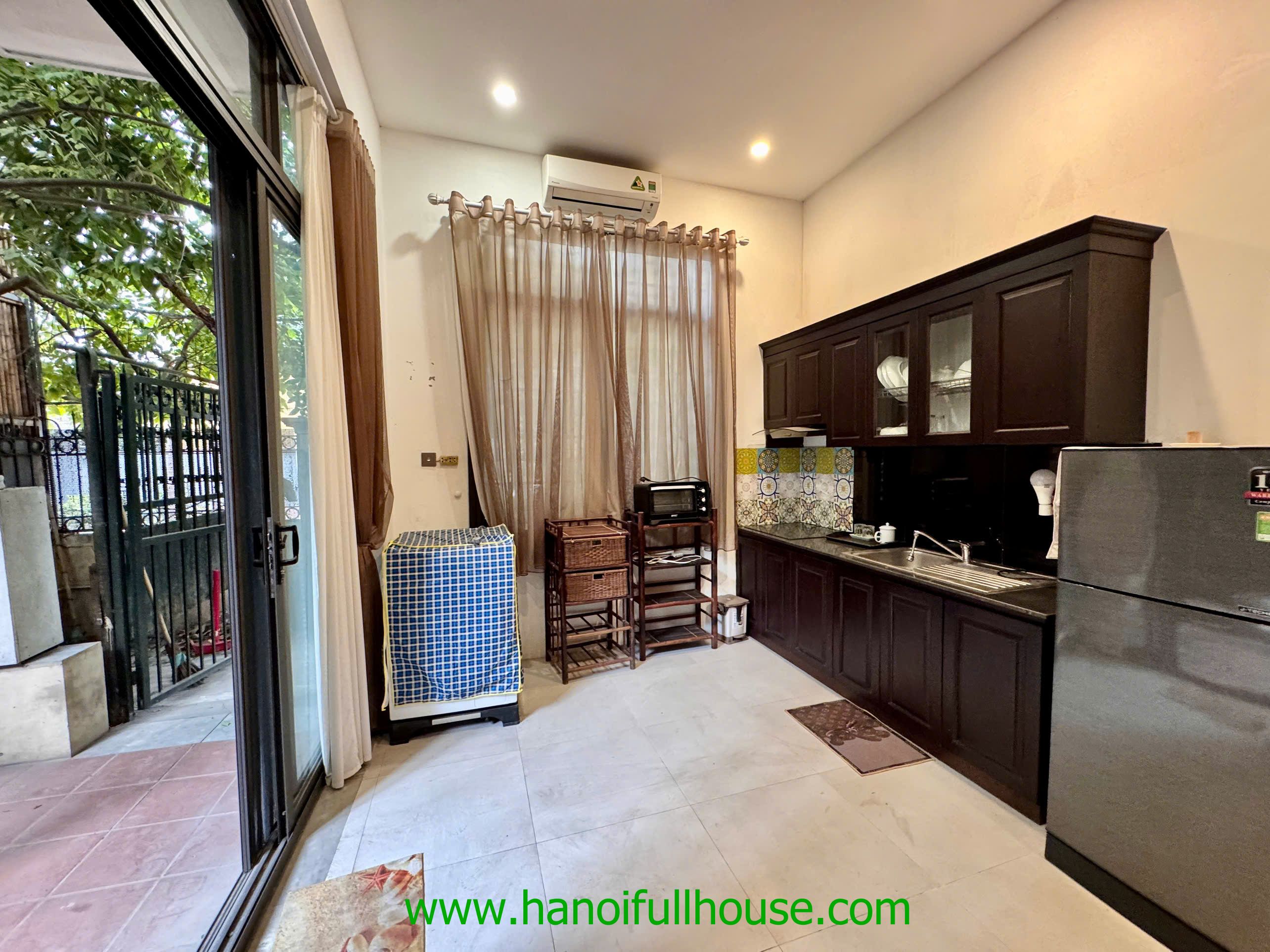 Căn hộ 1 phòng ngủ, giá rẻ, nhiều ánh sáng ở Tây Hồ